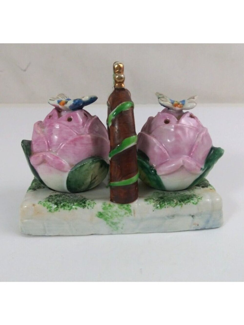 Vintage Butterflies On Rose Buds Under Archway 2.25" Salt & Pepper Shakers Japan